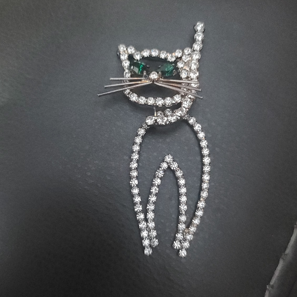 💕Elegant Crystal Cat Brooch - Silver and Green